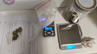 Szczecin: 19-latek pomylił policjantów z klientami i wręczył im narkotyki