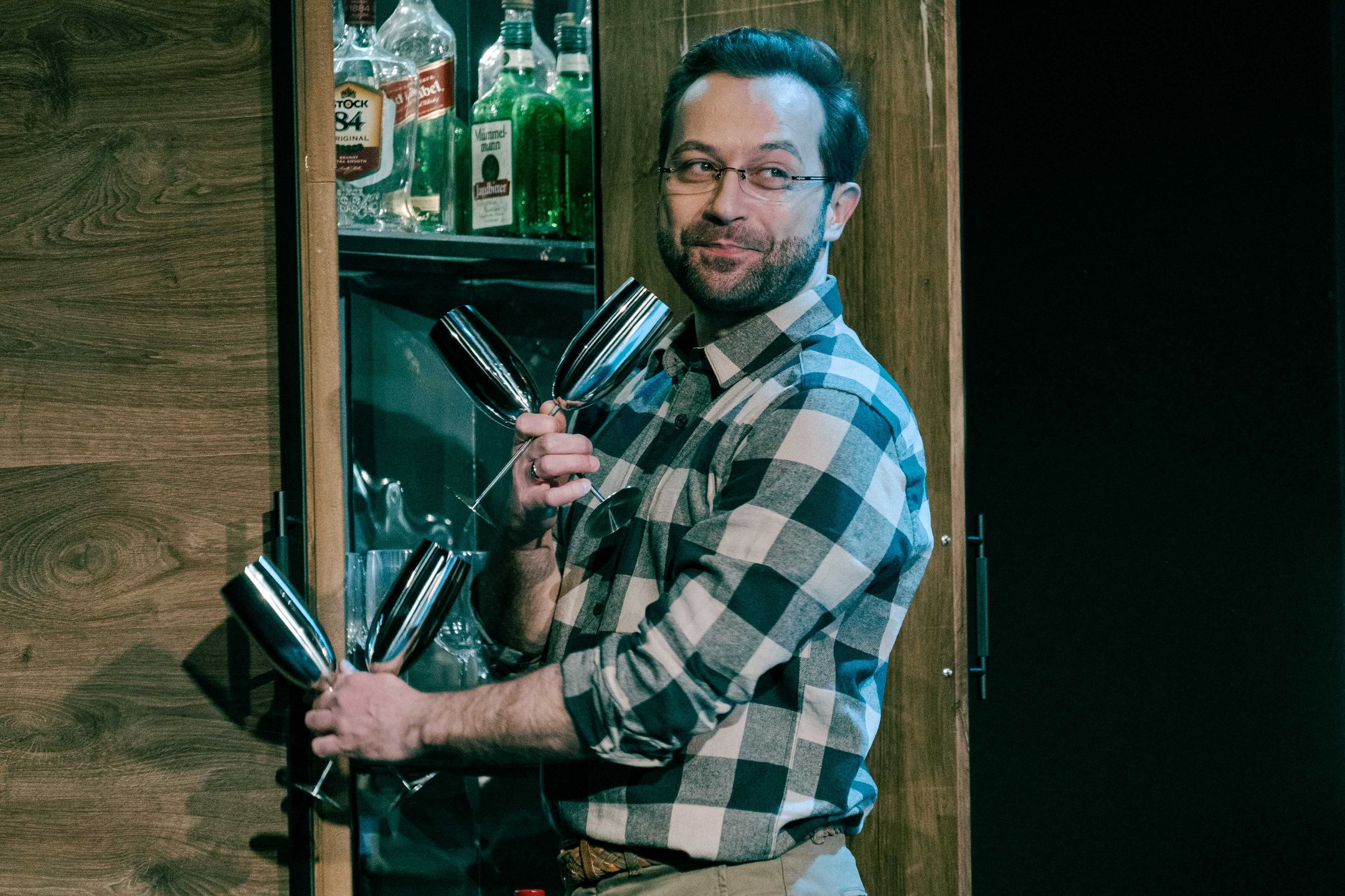 Na zdjęciu Marcin Hycnar w "Na rauszu" Teatru Polonia