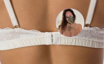 Miała biust 75N. "Piersi, które sięgały pępka"