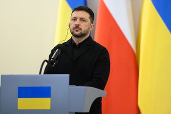 Nawrocki wręczył Zełenskiemu. To książka o rzezi wołyńskiej. "Prowokacja"
