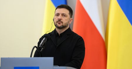Nawrocki wręczył Zełenskiemu. To książka o rzezi wołyńskiej. "Prowokacja"