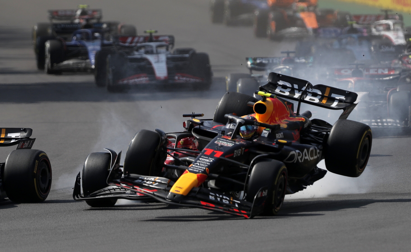 Accidents marked the Mexican Grand Prix.  Verstappen is the best, Perez drama