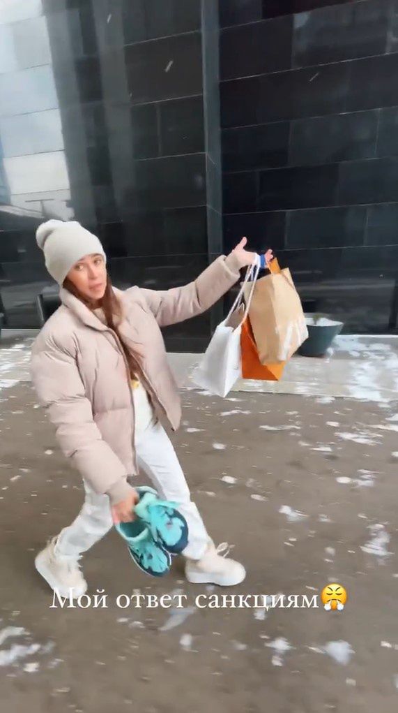 Rosyjska influencerka niszczy markowe rzeczy