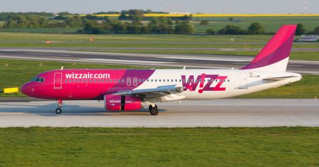 Wizz Air zawiesza trasy z Polski przez to, że się nie szczepimy. "Jaki jest sens latania?"