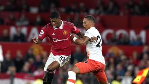 Manchester United przedłuża umowy piłkarzy. Trener ogłasza