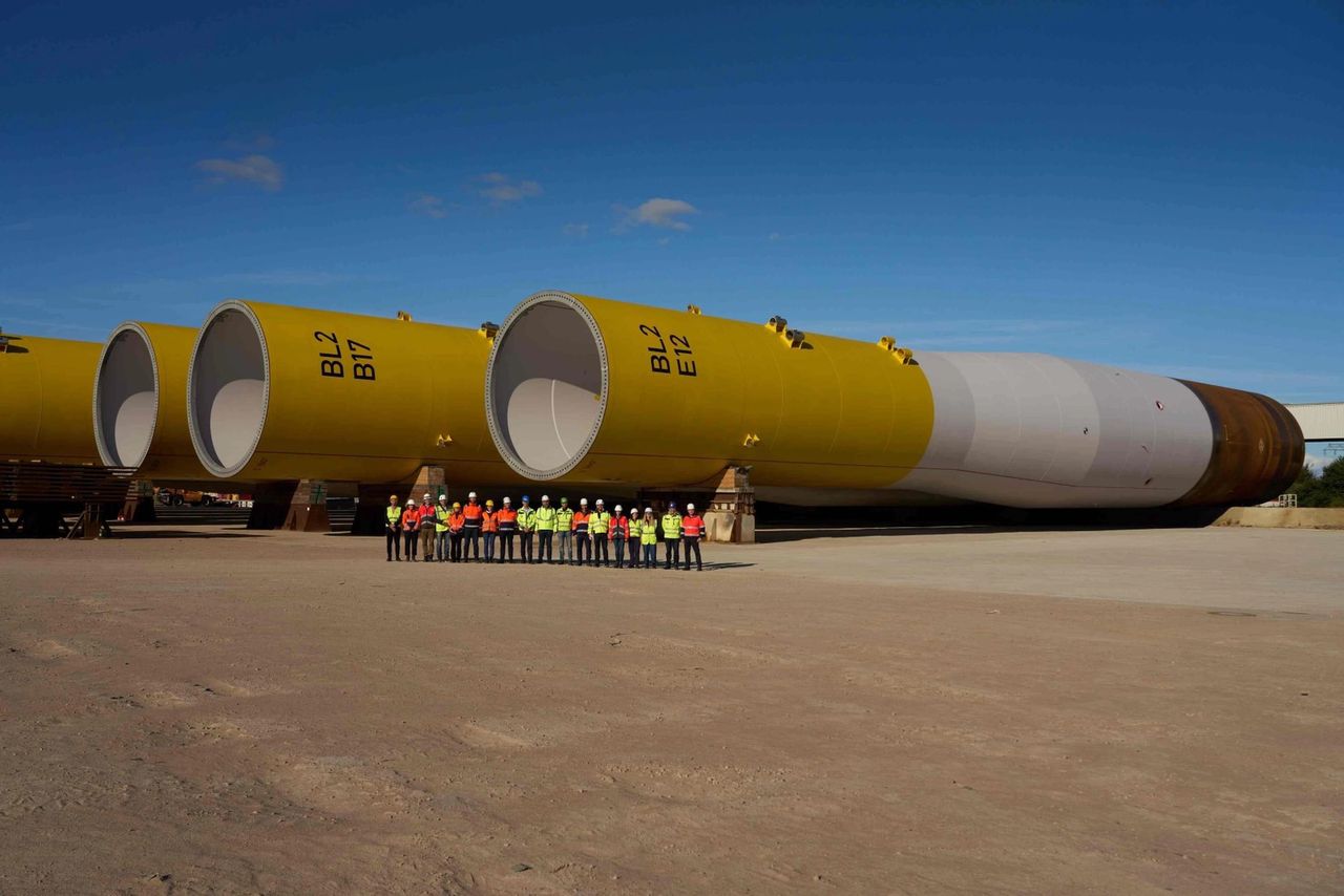Pierwsze stalowe kolosy gotowe. Inwestycja na Bałtyku nabiera tempa