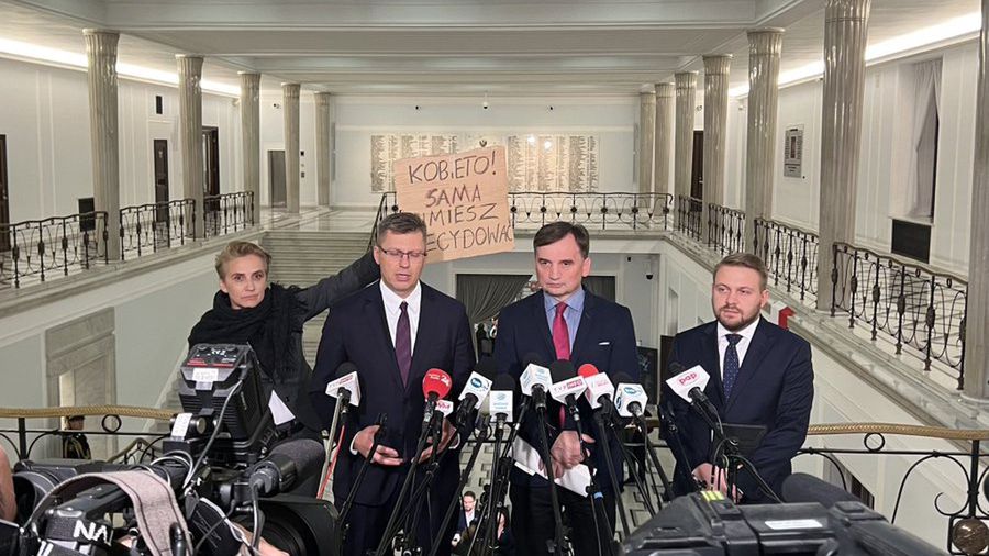Posłanka Lewicy przerywa konferencję prasową Zbigniewa Ziobry