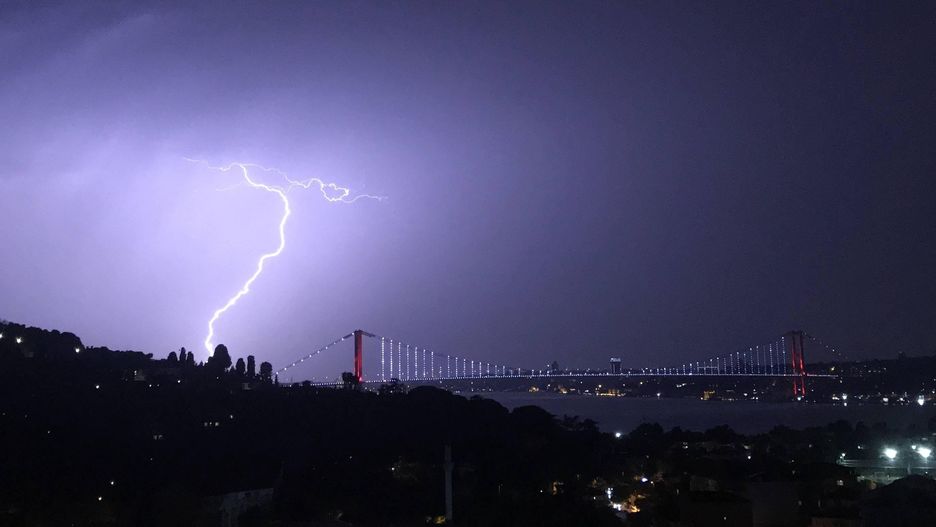 Wrocław. Gdzie jest burza? Ostrzeżenie przed mocnym wiatrem i opadami ok. godz. 17