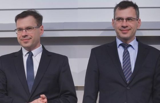 Karnowskim trudno bez PiS-u u władzy. Właściciel „Sieci” i wPolsce24 z ogromną stratą