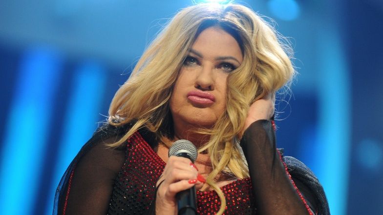 Beata Kozidrak dziękuje byłemu mężowi, Andrzejowi Pietrasowi na scenie w Sopocie