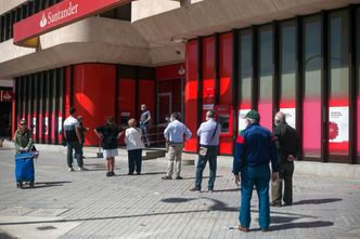 Tarcza antykryzysowa. Chaos z bankiem w tle. Rata po wakacjach w górę o 100 proc., a wniosek ginie