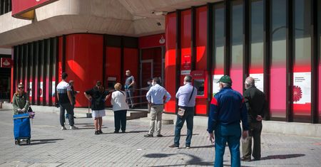 Tarcza antykryzysowa. Chaos z bankiem w tle. Rata po wakacjach w górę o 100 proc., a wniosek ginie