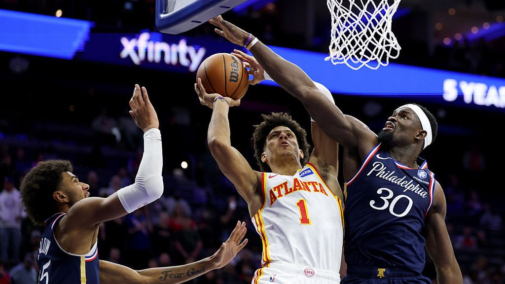 Getty Images / Emilee Chinn / Kadr z meczu 76ers - Hawks