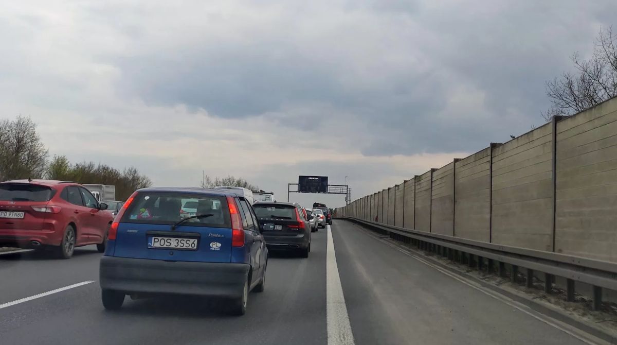 Zwężenie jezdni na S11. Powstał duży korek
