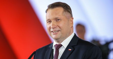 "Więcej pieniędzy w Polsce, mniej w Niemczech". Czarnek obiecuje