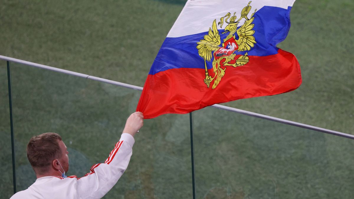 Zdjęcie okładkowe artykułu: Getty Images / Maksim Konstantinov/SOPA Images/LightRocket / Na zdjęciu: Flaga Rosji