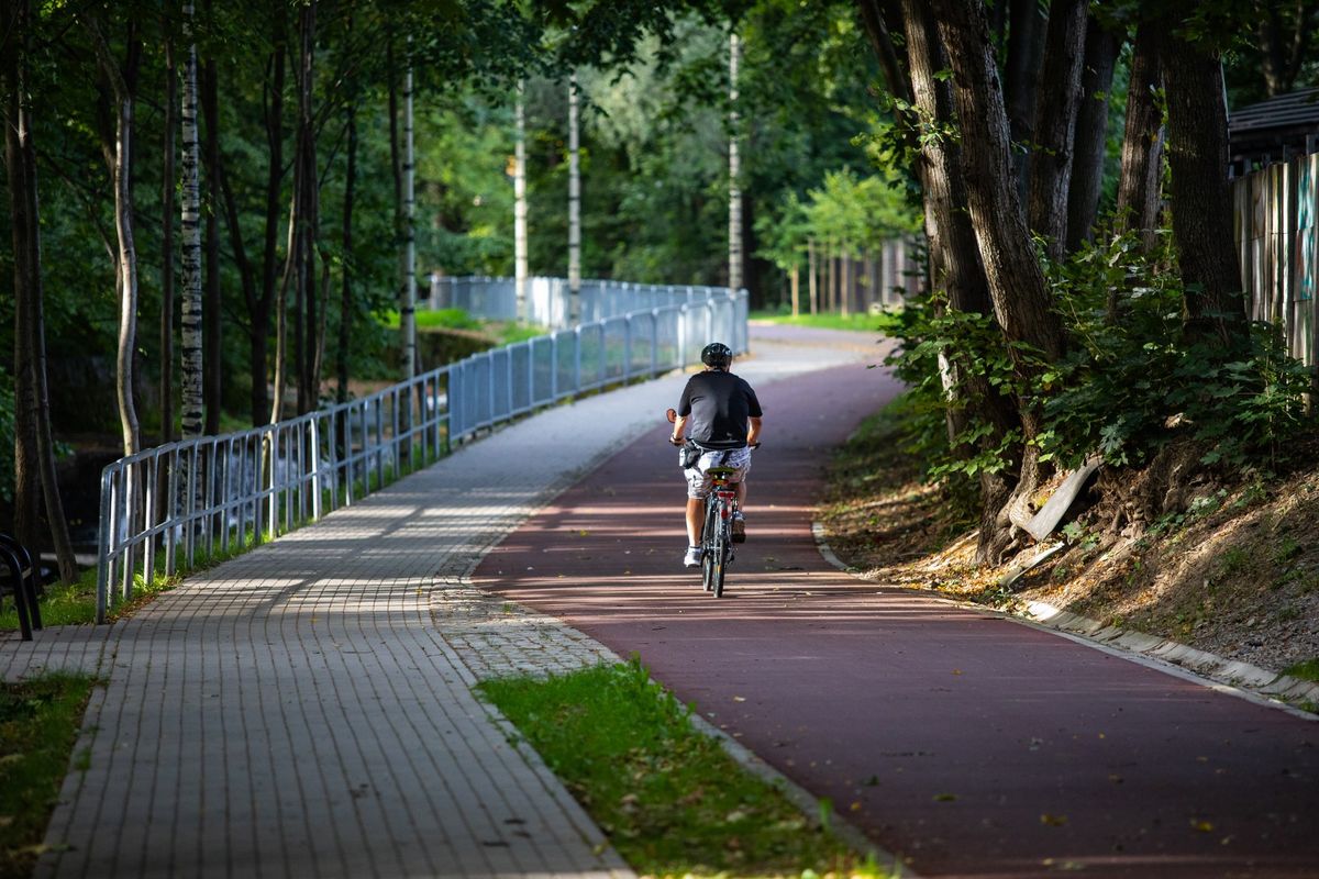 Bielsko-Biała. Ścieżki rowerowe w Wapienicy są chętnie wybierane przez mieszkańców miasta.