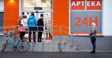 Polscy naukowcy: antyszczepionkowcy otumaniają dużą część społeczeństwa