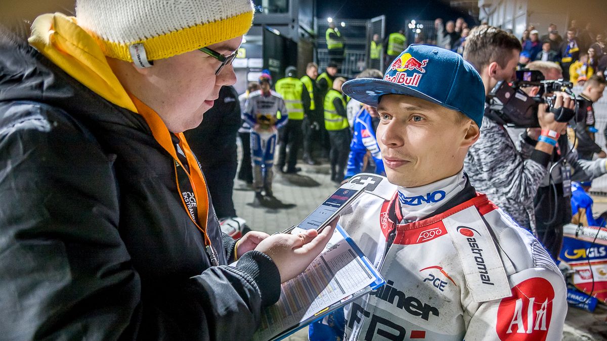 WP SportoweFakty / Michał Chęć / Na zdjęciu: Emil Sajfutdinow udziela wywiadu WP SportoweFakty