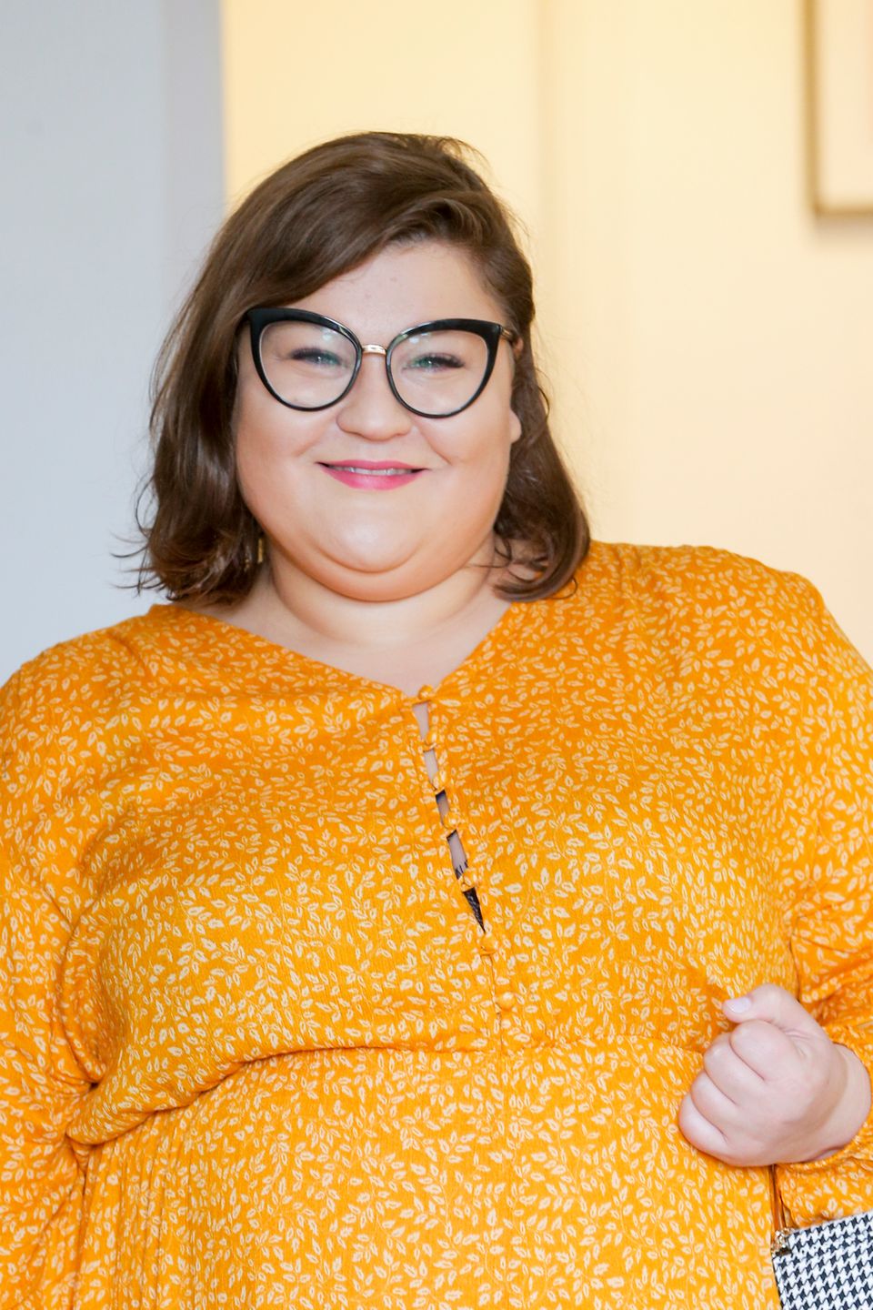 Dominika Gwit w żółtej sukni na evencie modowym