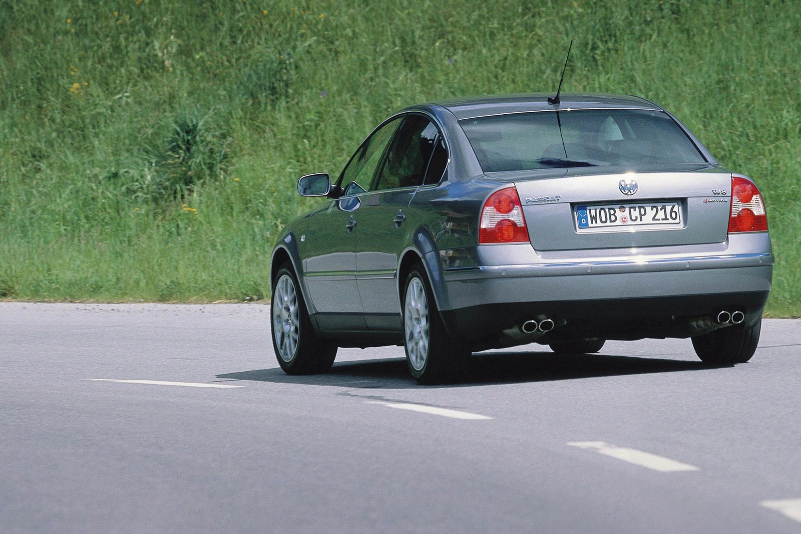 Passat 4.0 był niepozorny i właściwie nie odróżniał się od zwykłych wersji. Najłatwiej poznać go po czterech końcówkach wydechu. 