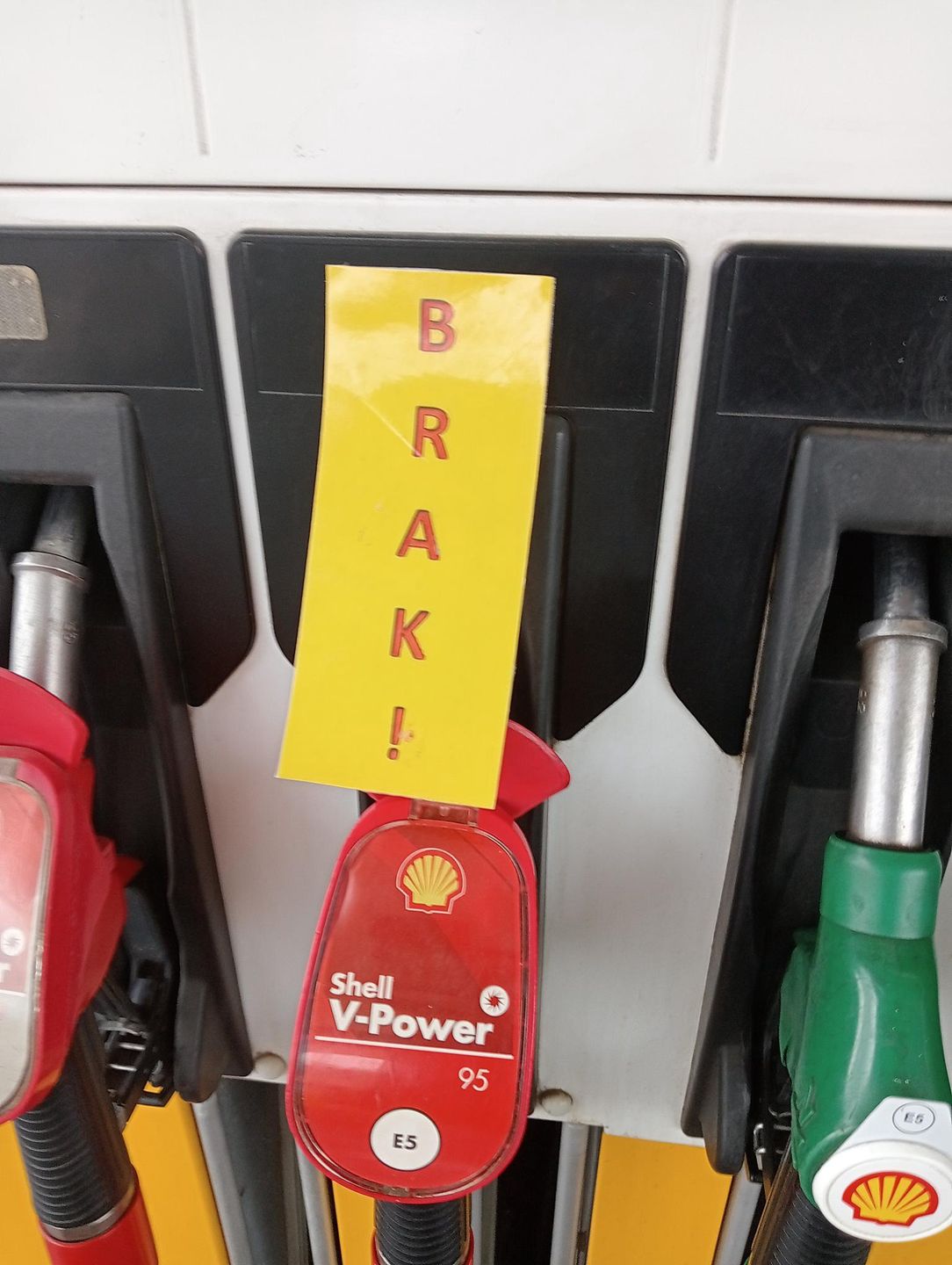 Na jednej z warszawskich stacji Shell brakowało paliwa w sobotę