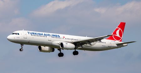 Samolot musiał awaryjnie lądować. Mimo tego nie udało się uratować dziecka