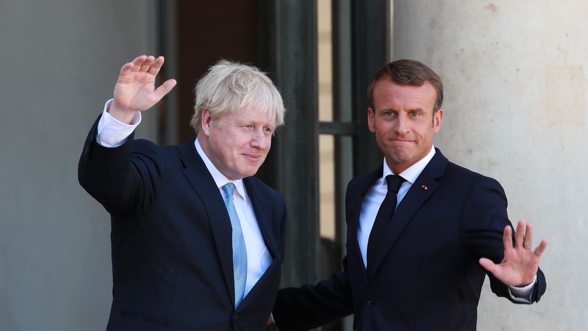 PARIS, FRANCE - AUGUST 22 : British Prime Minister Boris Johnson (L) and French President Emmanuel Macron (R) pose following a joint press conference at the Elysee Palace in Paris, France on August 22, 2019. (Photo by Mustafa Yalcin/Anadolu Agency via Getty Images)