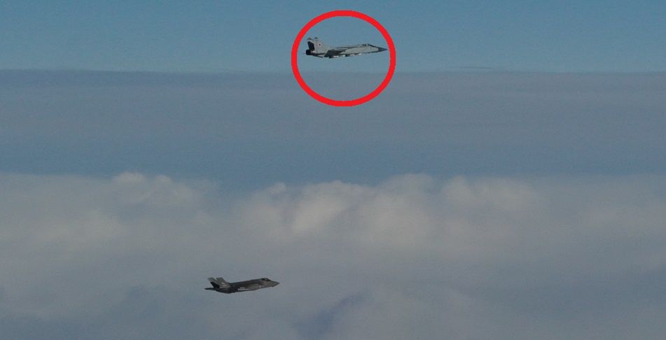  Myśliwce NATO F-35A przechwyciły rosyjski Su-24 i MiG-31. 
