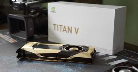 Nvidia Titan V - zdjęcia płytki drukowanej ukazują potężny rdzeń Volta GV100