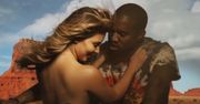 Kim POKAZUJE PIERSI w teledysku Kanye Westa! KICZ ROKU?