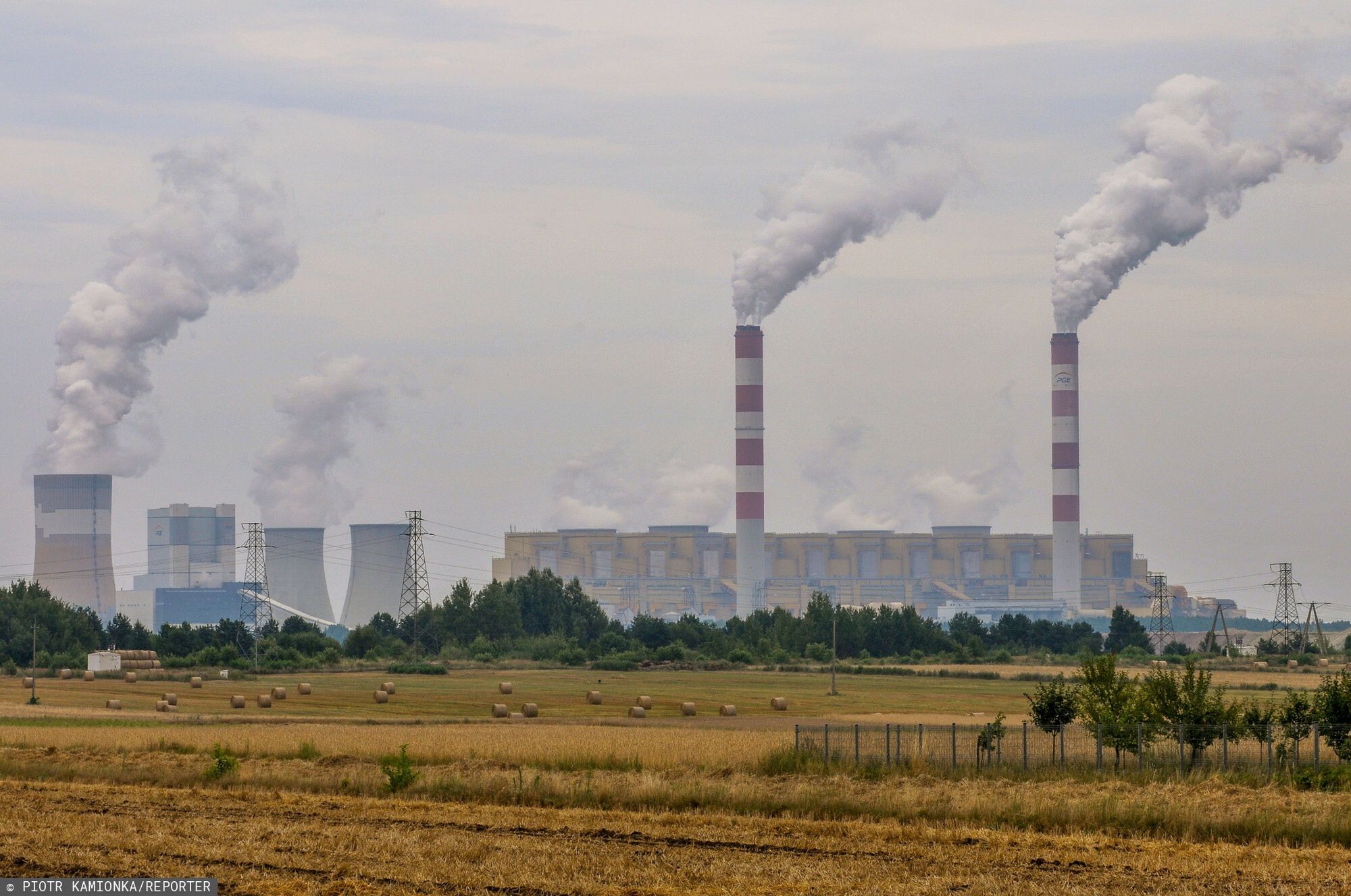 PGE Elektrownia Belchatów a przed nią odkrywka węgla brunatnego