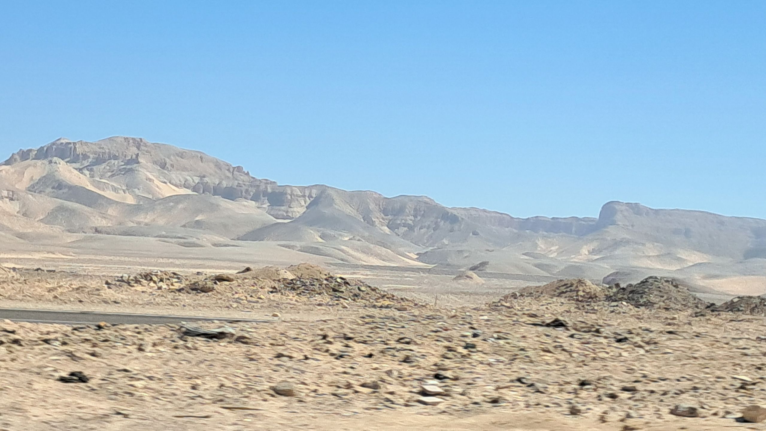 Aby dotrzeć z Hurghady do Luksoru trzeba pokonać ok. 300 km górz