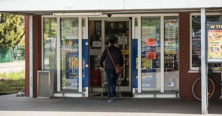 Brak maseczki równa się brak obsługi. Sejm zdecydował