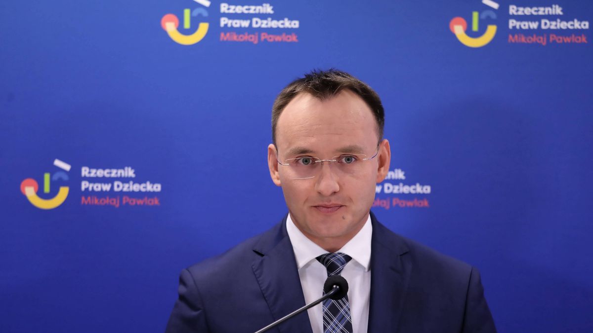 Mikołaj Pawlak oskarżył nauczycieli edukacji seksualnej o podawanie podopiecznym środków farmakologicznych