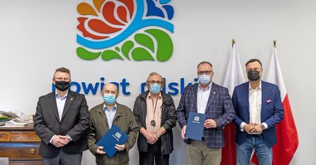 Powiat Pilski wspiera sport – podpisanie kolejnych umów