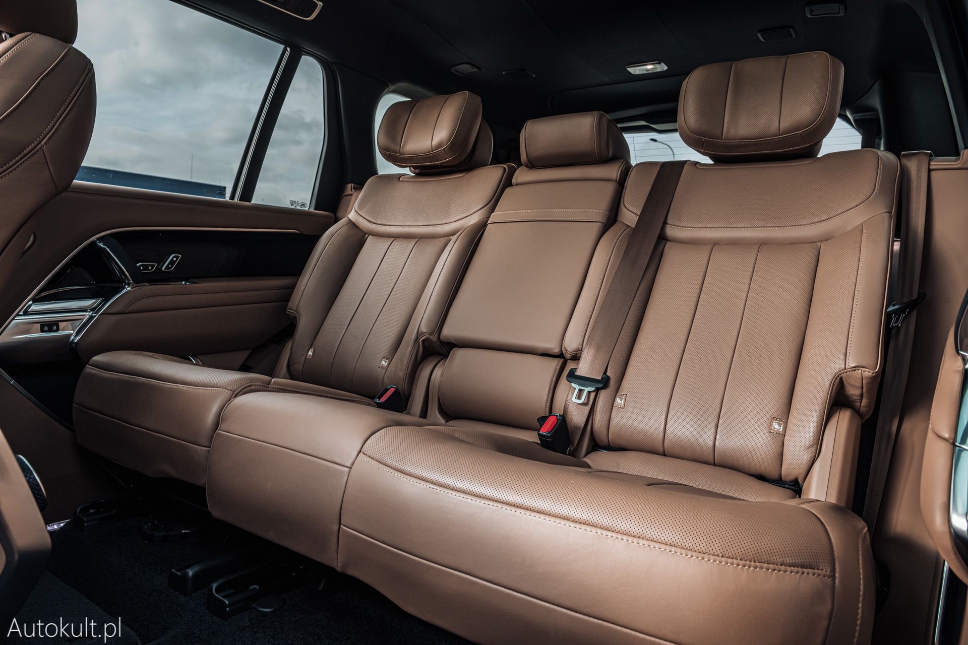 Range Rover (2022) vs Bentley Bentayga S (2022) vs Mercedes-Maybach GLS 600 (2022)