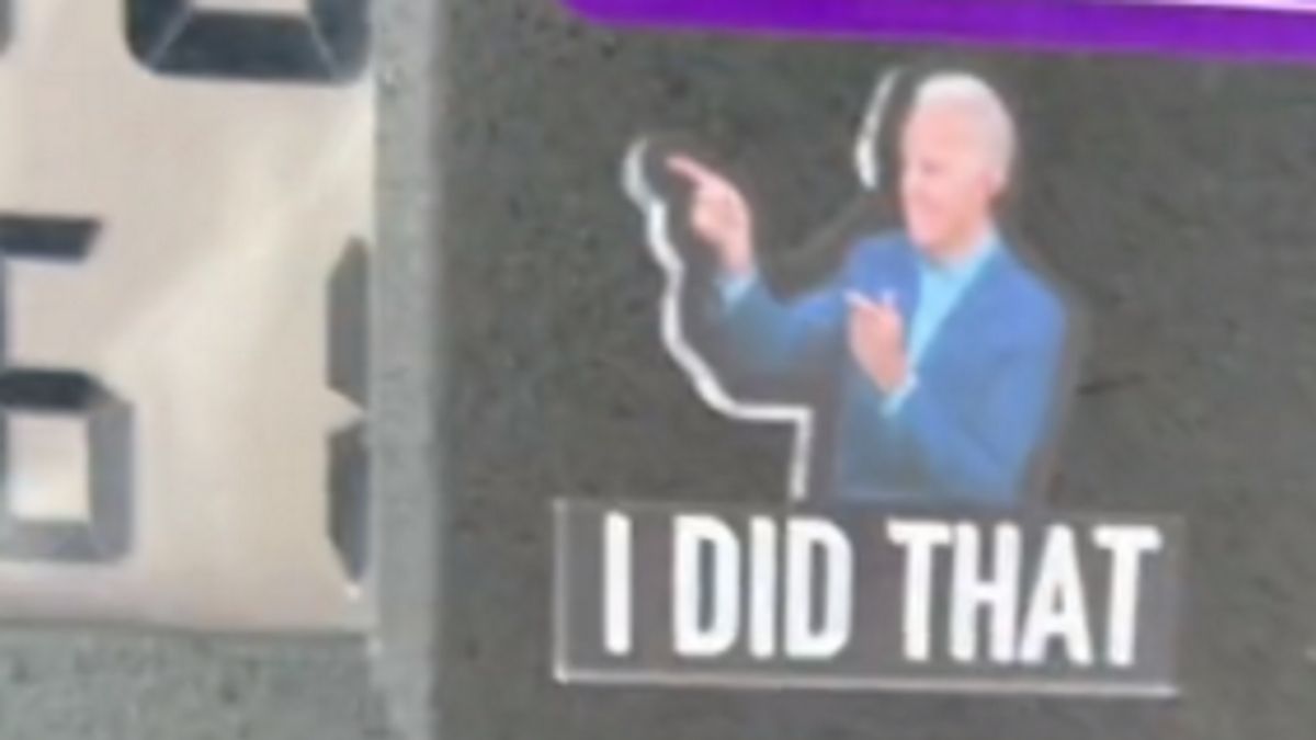 Na niektórych dystrybutorach pojawiły się specjalne naklejki