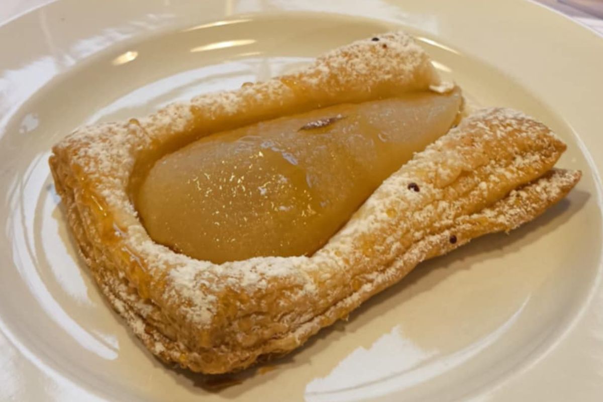 Ciasto francuskie z gruszką