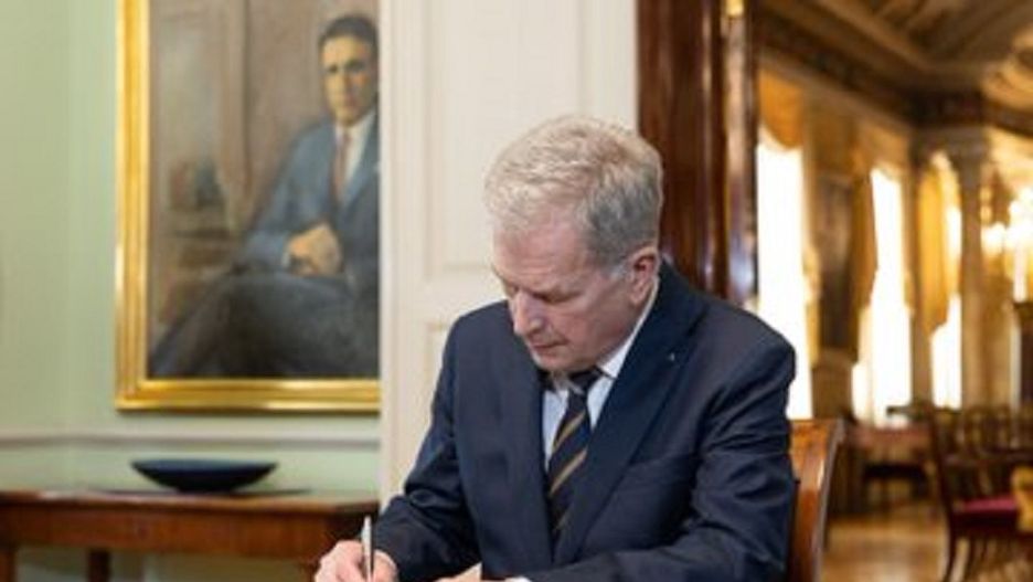 Prezydent Finlandii zatwierdził akt przystąpienia kraju do NATO