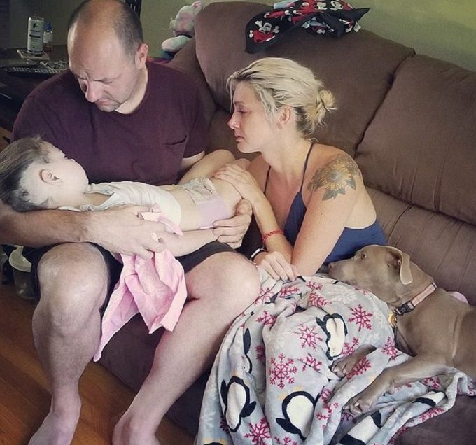 Mama udostępniła zdjęcie z umierającą córką. Chce wspierać innych rodziców