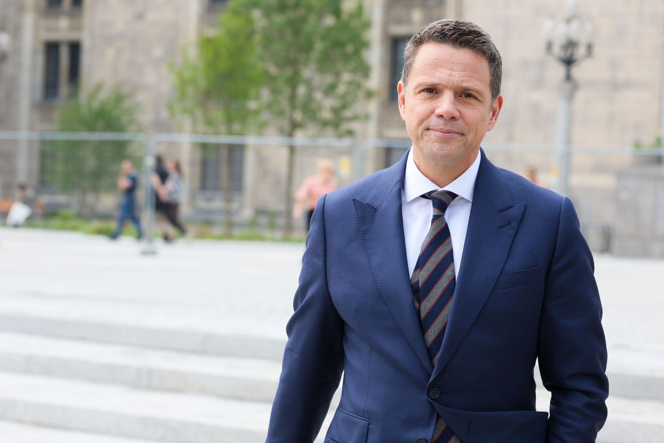 Rafa� Trzaskowski
Warszawa, 04.06.2025. Prezydent Warszawy Rafa� Trzaskowski podczas konferencji prasowej na Placu Centralnym w Warszawie, 4 bm. Spotkanie dot. zako�czenia prac na Placu Centralnym. Realizacja inwestycji trwa�a prawie dwa lata, poch�on�a ponad 61 mln z�. (jm) PAP/Rafa� Guz
Rafa� Guz
briefing, konferencja, plac centralny, plac defilad, prasowy, samorz�dowiec, polityk, polityka