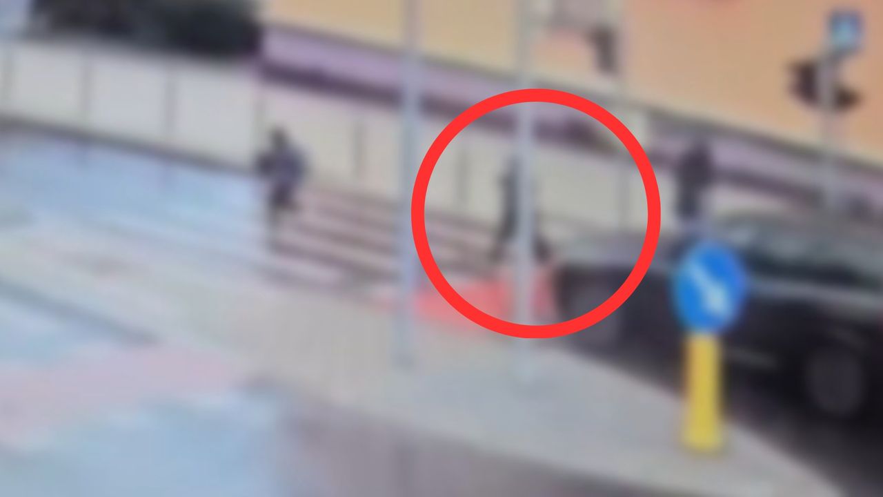 Kierowca bmw potrącił 70-latkę. Wszystko nagrał monitoring