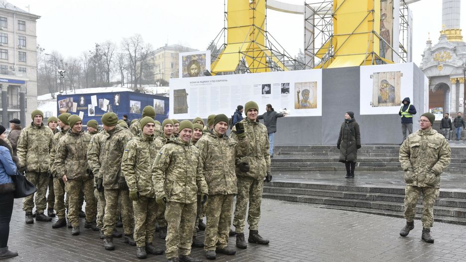 Ukraińscy żołnierze na ulicy Kijowa