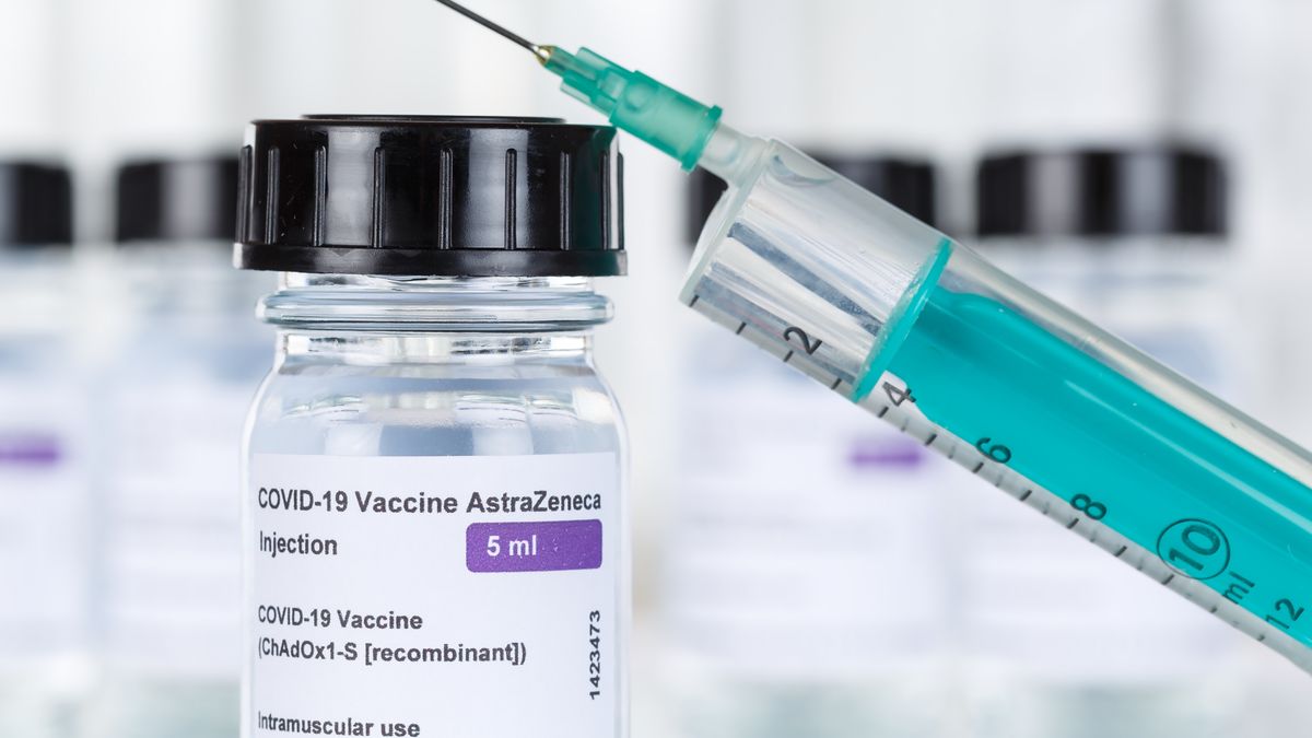 AstraZeneca i Oxford opracowują szczepionkę na wariant Omikron.