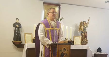 "Bredzi jak alkoholik!". Ksiądz Michał Woźnicki krytykuje swoich wiernych