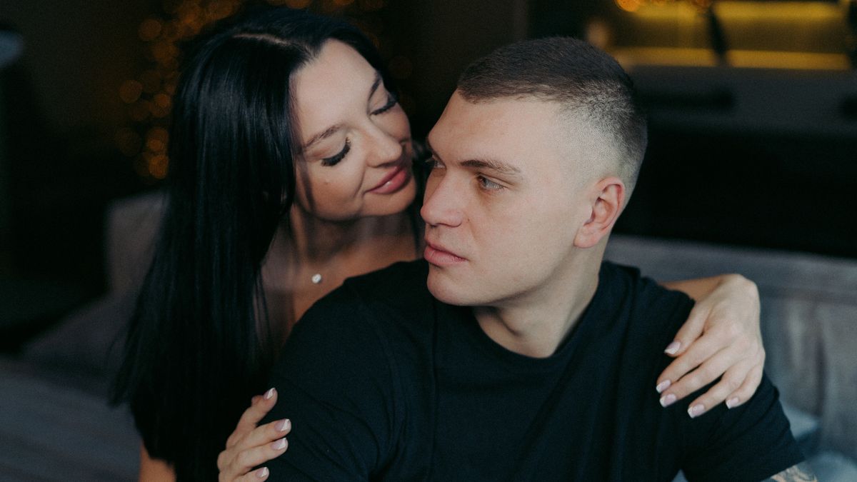 A man and woman sitting on a bed. Young beautiful couple hugging.
A man and woman sitting on a bed. Young beautiful couple hugging. Female embrace male from back. Romantic date or vacation. People in a bedroom or hotel room. Tattoo.
Viktoriia Makarova