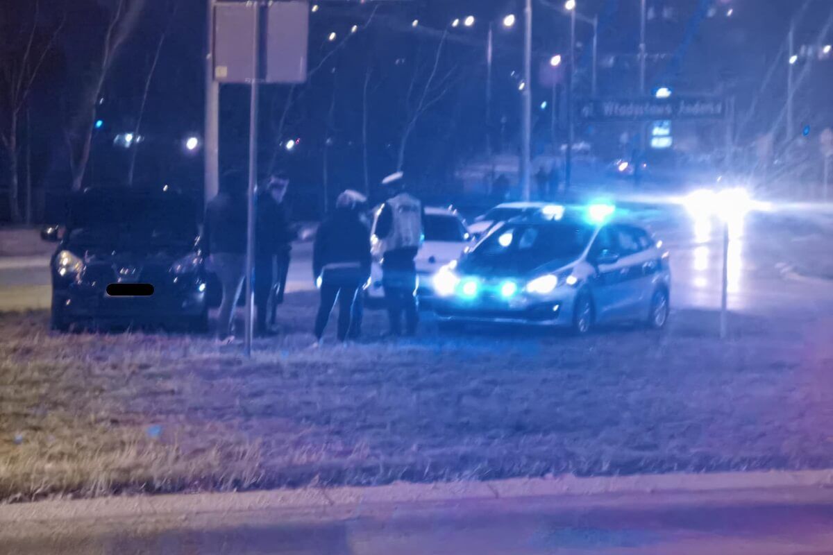 Zderzenie renaulta z nissanem na rondzie Berbeckiego w Lublinie