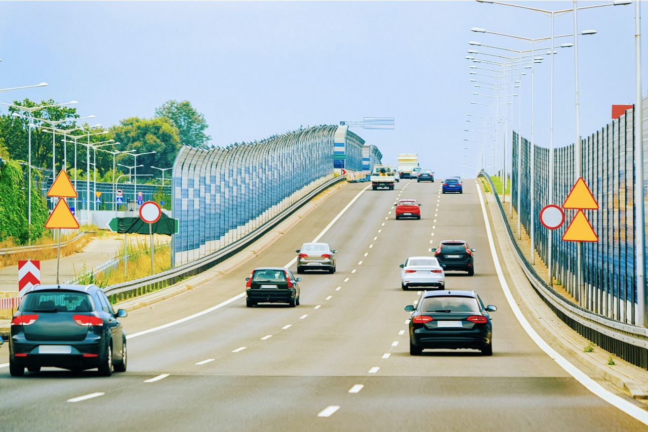 Wrocław: Szedł poboczem autostrady szukając przystanku autobusowego