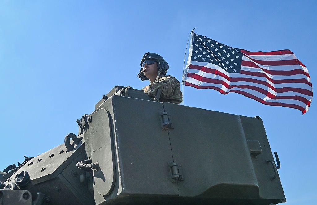 Atak na Iran możliwy? USA przerzucają czołgi w region